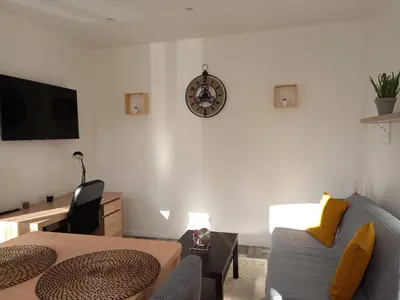 Télévision ou salle de divertissement dans l'établissement Logements neufs tout équipés, idéal travail mobilité
