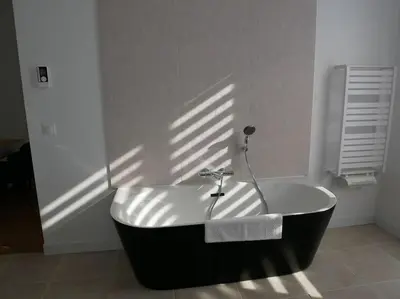 Salle de bains dans l'établissement Clos de la Providence, gîte, piscine et Spa 3 chambres