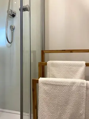 Salle de bains dans l'établissement Homnest Morvand'Ailes - Cocon immersif en Morvan