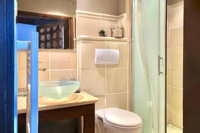 Salle de bains dans l'établissement LES DIVINES BOURGOGNE