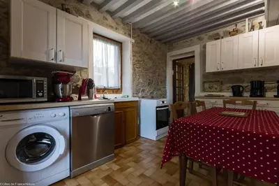 Cuisine ou kitchenette dans l'établissement Gîte Sylvie