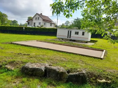 Jardin de l'établissement chambre du jura