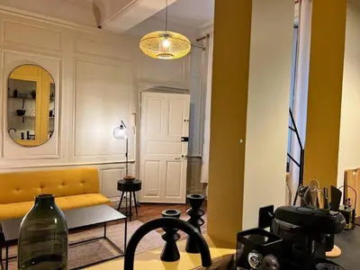 Coin salon dans l'établissement Le boudoir de Clem