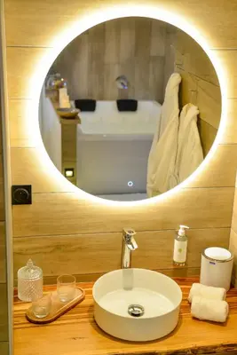 Salle de bains dans l'établissement La Suite Bien Être & Luxe au Domaine du Moulin