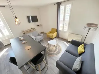Télévision ou salle de divertissement dans l'établissement La Gare: 50m2, 4 Prs, 2 Ch - Proximité cité gastro