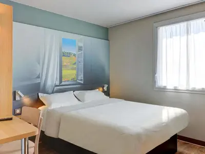 Un ou plusieurs lits dans un hébergement de l'établissement B&B HOTEL Le Creusot Montchanin