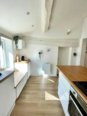 Cuisine ou kitchenette dans l'établissement Appartement 2 chambres en plein centre ville