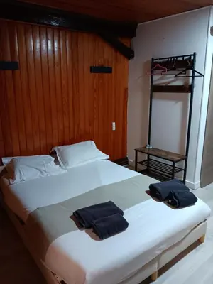 Un ou plusieurs lits dans un hébergement de l'établissement hotel du Nord