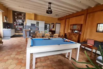 Billard dans l'établissement La Grange du bois