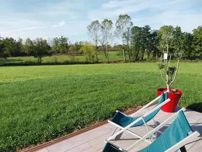 Jardin de l'établissement Gite les Caravottes 4 Etoiles avec Jacuzzi - JURA