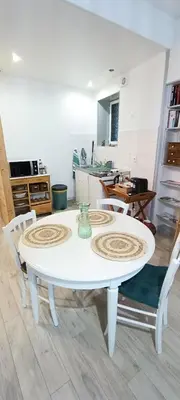 Coin salon dans l'établissement Appartement cosy à 2 pas des rues piétonnes