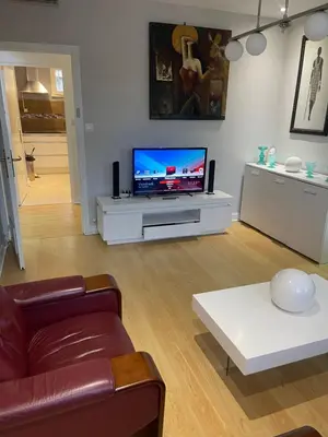 Télévision ou salle de divertissement dans l'établissement Appartement à 2 pas de la gare
