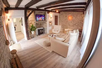 Coin salon dans l'établissement Le petit cocon de Chateau Chalon