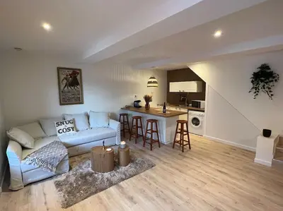Coin salon dans l'établissement Suite cosy au cœur de Vinzelles proche Mâcon Tout équipé avec salon d'extérieur