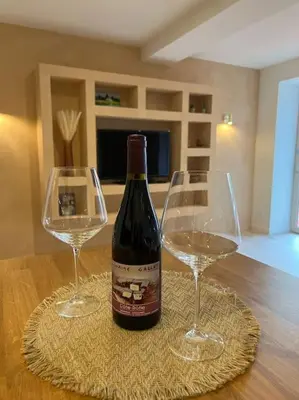 Boissons dans l'établissement Suite cosy au cœur de Vinzelles proche Mâcon Tout équipé avec salon d'extérieur