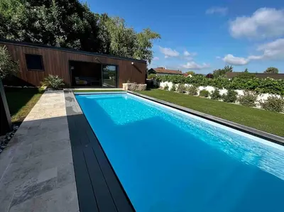 Piscine de l'établissement Loft vu sur Pommard ou située à proximité