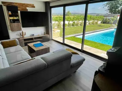 Piscine de l'établissement Loft vu sur Pommard ou située à proximité
