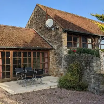 Large Gte With Pool In Peaceful Burgundy
