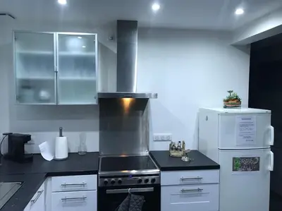 Cuisine ou kitchenette dans l'établissement L'Imprévu est une maison individuelle.