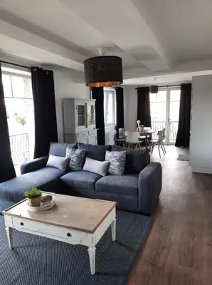 Coin salon dans l'établissement Superbe appartement climatisé au centre ville 777
