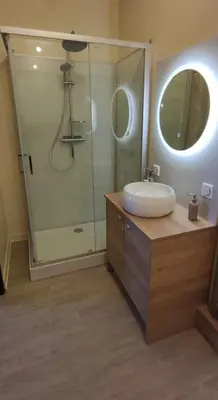 Salle de bains dans l'établissement Superbe studio en résidence rue de courcelles