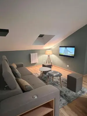 Coin salon dans l'établissement Charmant appartement proche du centre ville