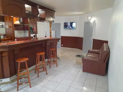 Cuisine ou kitchenette dans l'établissement Appartement Au Bord Du Canal
