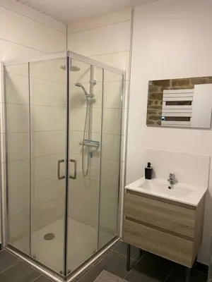 Salle de bains dans l'établissement Les Pichies, T2 Gloria, centre ville