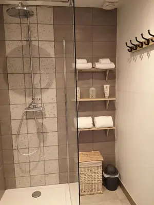 Salle de bains dans l'établissement La Tour D'Elaine