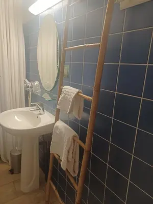 Salle de bains dans l'établissement Hôtel La Parenthèse