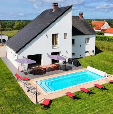Piscine de l'établissement Les retrouvailles des Ducs by Vindihouses - piscine chauffé toute l'année - billard ou située à proximité