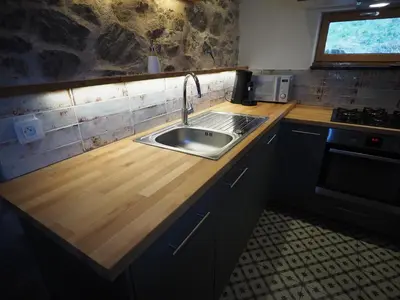 Cuisine ou kitchenette dans l'établissement les loizards