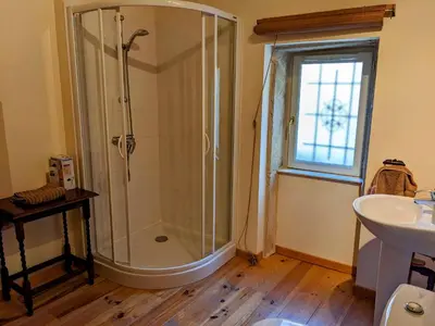 Salle de bains dans l'établissement La Terrasse - Ancienne Maison de Vigneron à St Gengoux
