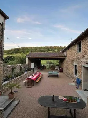 Balcon ou terrasse dans l'établissement Le Pied du Loup - gîte proche Cluny au calme 6-7 personnes