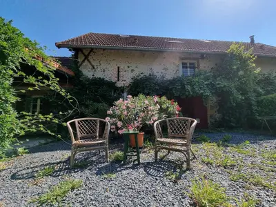 Jardin de l'établissement Spacious luxury farmhouse