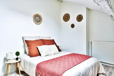 Un ou plusieurs lits dans un hébergement de l'établissement Appartement Le Chaleureux Chalon - Hyper-Centre