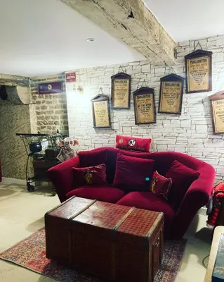 Coin salon dans l'établissement Les sorciers, la Diligence St Jean de Losne Escape game immersif