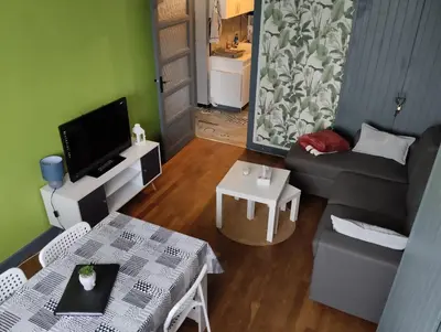 Télévision ou salle de divertissement dans l'établissement Bel appartement a la campagne avec magnifique vue