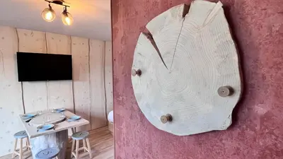 Télévision ou salle de divertissement dans l'établissement Hôtel En Tilleul