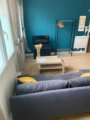 Coin salon dans l'établissement Dijon - Grand studio proche parc Darcy & gare
