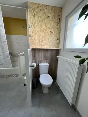 Salle de bains dans l'établissement Duplex paisible à la campagne