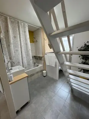 Salle de bains dans l'établissement Duplex paisible à la campagne