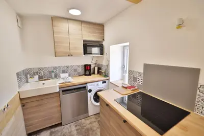 Cuisine ou kitchenette dans l'établissement Gîte La Rua, entre Tournus et Mâcon, sud Bourgogne