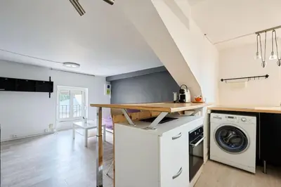 Cuisine ou kitchenette dans l'établissement Le Transvaal : À deux pas du centre.