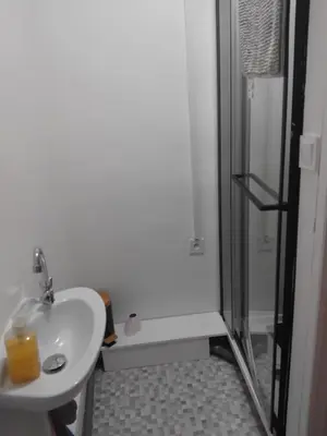 Salle de bains dans l'établissement l'univers, vous et nous