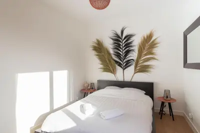 Un ou plusieurs lits dans un hébergement de l'établissement Cabana & Le Grand Appartement Lumineux