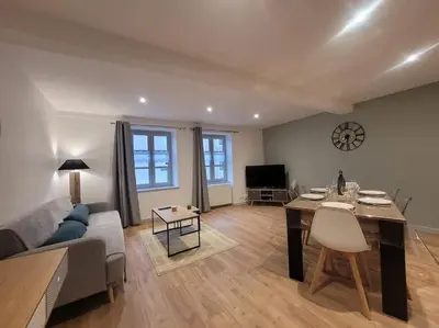 Télévision ou salle de divertissement dans l'établissement Appartement Le Duplex