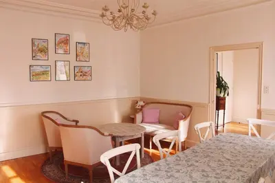 Coin salon dans l'établissement Gîte de charme en Hautes Côtes de Beaune