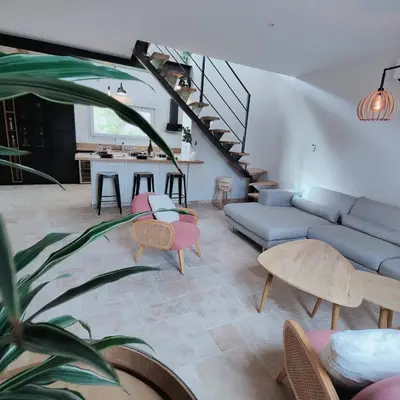 Coin salon dans l'établissement DOMAINE SAINT LOUP - 10min BEAUNE