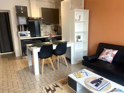 Cuisine ou kitchenette dans l'établissement Le Saint-Amour 2